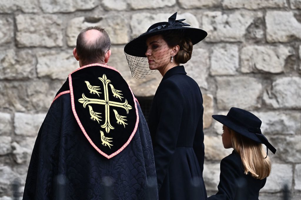 See Princess Charlotte Crying at Queen Elizabeth's Funeral - Parade