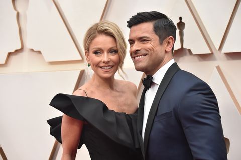 hollywood, california   february 09 l r kelly ripa and mark consuelos attend the 92nd annual academy awards at hollywood and highland on february 09, 2020 in hollywood, california photo by jeff kravitzfilmmagic