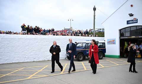 holyhead, wales   september 27 prince william, prince of wales and catherine, princess of wales during their visit to the rnli royal national lifeboat institution holyhead lifeboat station, during a visit to wales on september 27, 2022 in holyhead, wales  photo by paul ellis   wpa pool  getty images