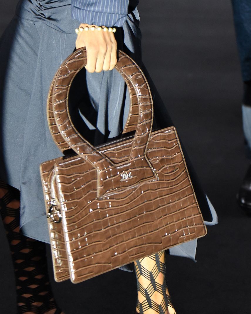Twist PM Crocodilien Brillant - Handbags