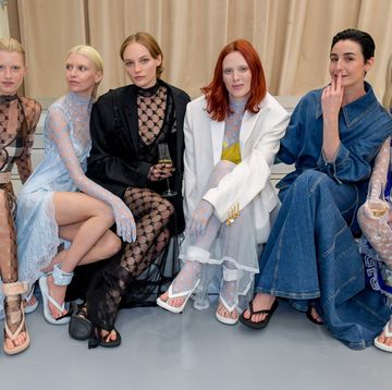 london, england   september 26 l to r guest, stella maxwell, fran summers, karen elson, erin o'connor and ella richards pose backstage at the burberry springsummer 2023 runway show in bermondsey on september 26, 2022 in london, england photo by david m benettdave benettgetty images for burberry