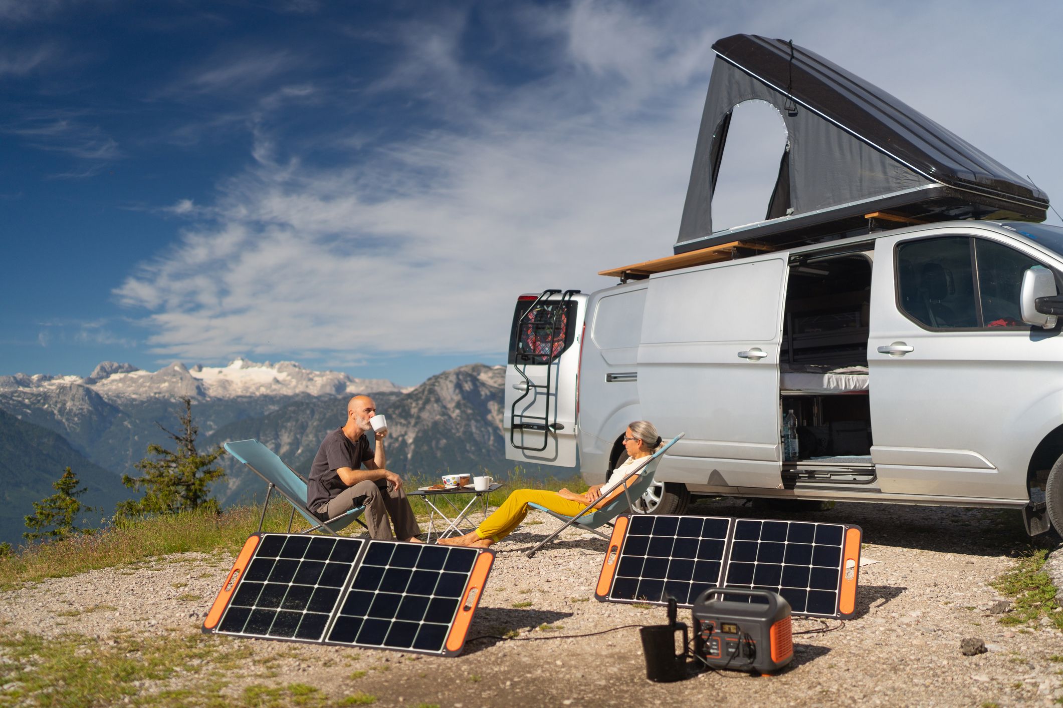 Si viajas mucho en autocaravana, los paneles solares son una buena idea