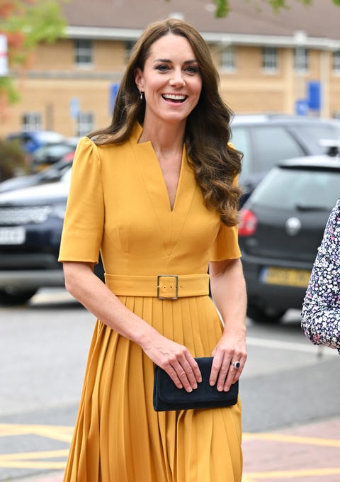 kate middleton in her gold dress