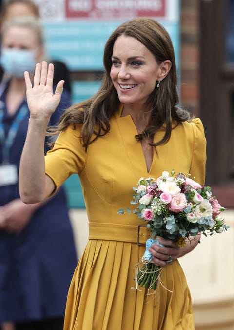 kate middleton in her gold dress