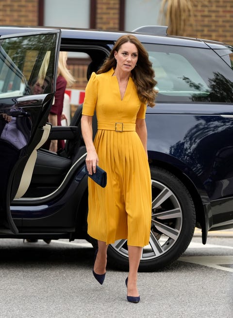 kate middleton in her gold dress