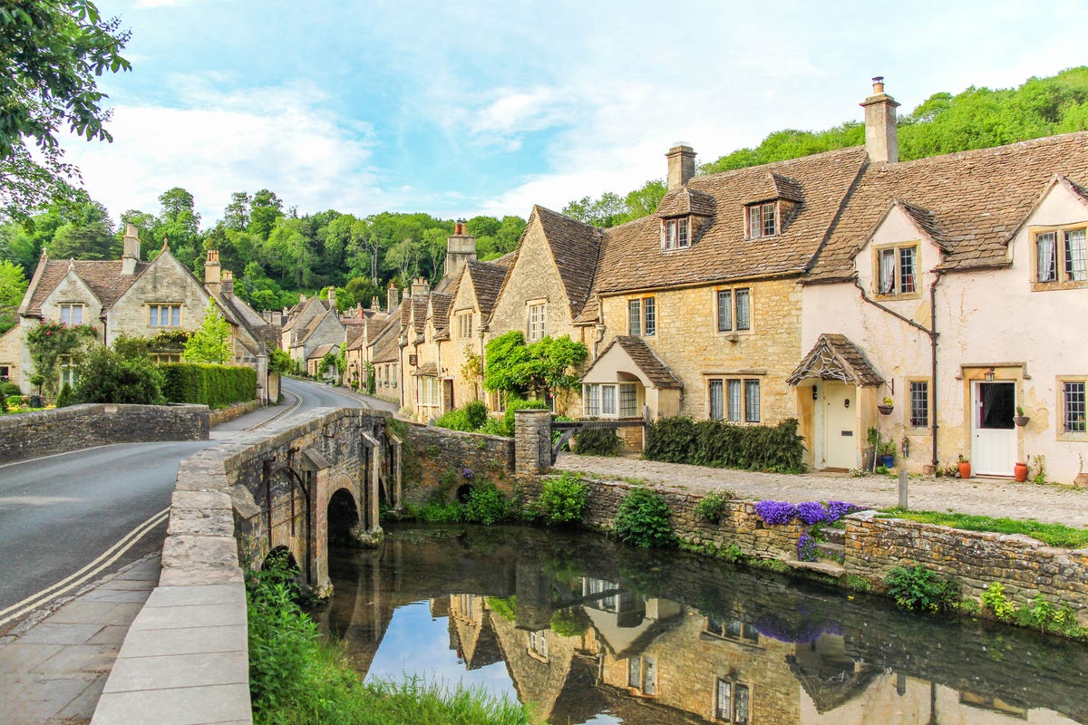 Drama in the countryside! Everything we know about a "Housewives of the Cotswolds" series