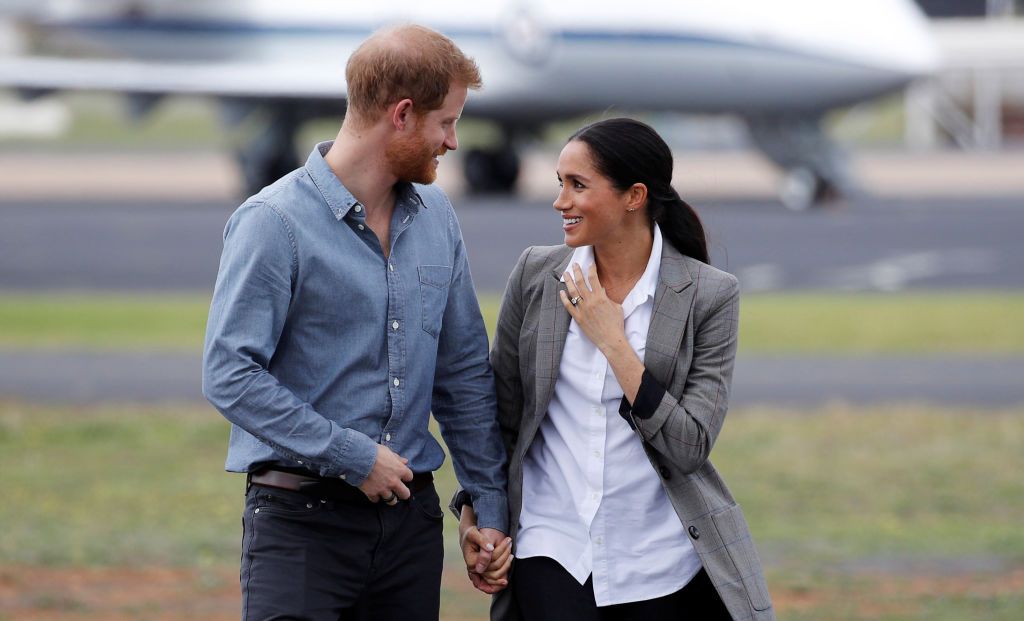 dubbo, australia   october 17  prince harry, duke of sussex and meghan, duchess of sussex arrive at dubbo airport on october 17, 2018 in dubbo, australia the duke and duchess of sussex are on their official 16 day autumn tour visiting cities in australia, fiji, tonga and new zealand  photo by phil noble   poolgetty images