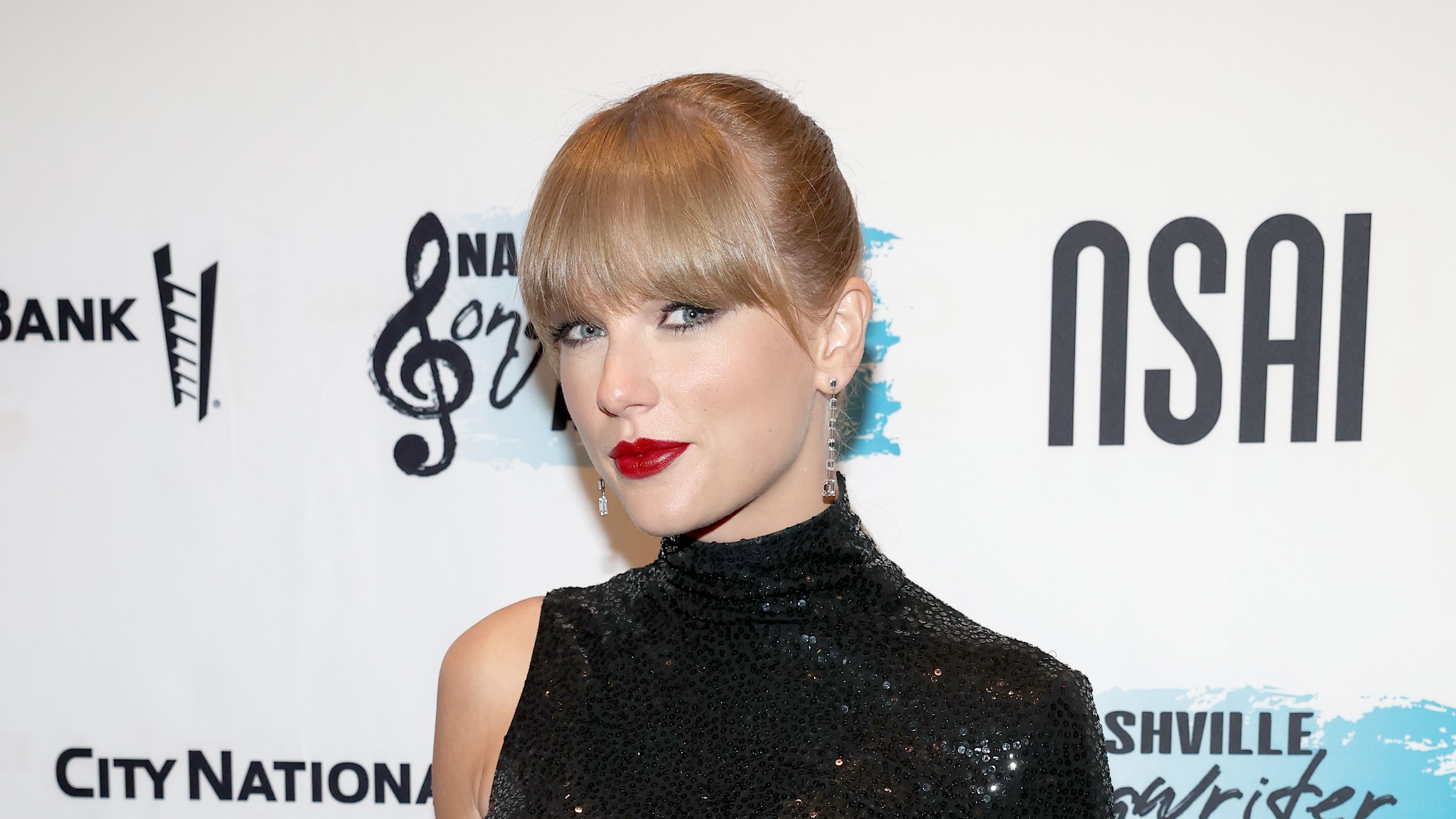 Taylor Swift Curated Three Pen-Themed Playlists Of Her Own Music