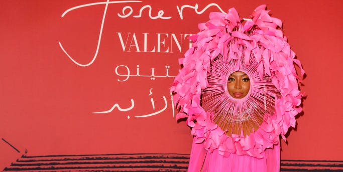 Naomi Campbell Wore the Most Extravagant Pink Headpiece to an Exhibition in Qatar