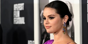 selena gomez glows in violet gown at “my mind and me” premiere