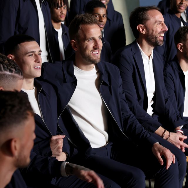 burton upon trent, england   november 14 phil foden, harry kane of england, gareth southgate, manager of england and teammates of england smile during a photoshoot at st georges park on november 14, 2022 in burton upon trent, england photo by eddie keogh   the fa  marks  spencers via getty images