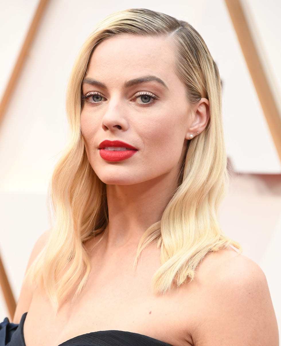 margot robbie hair makeup