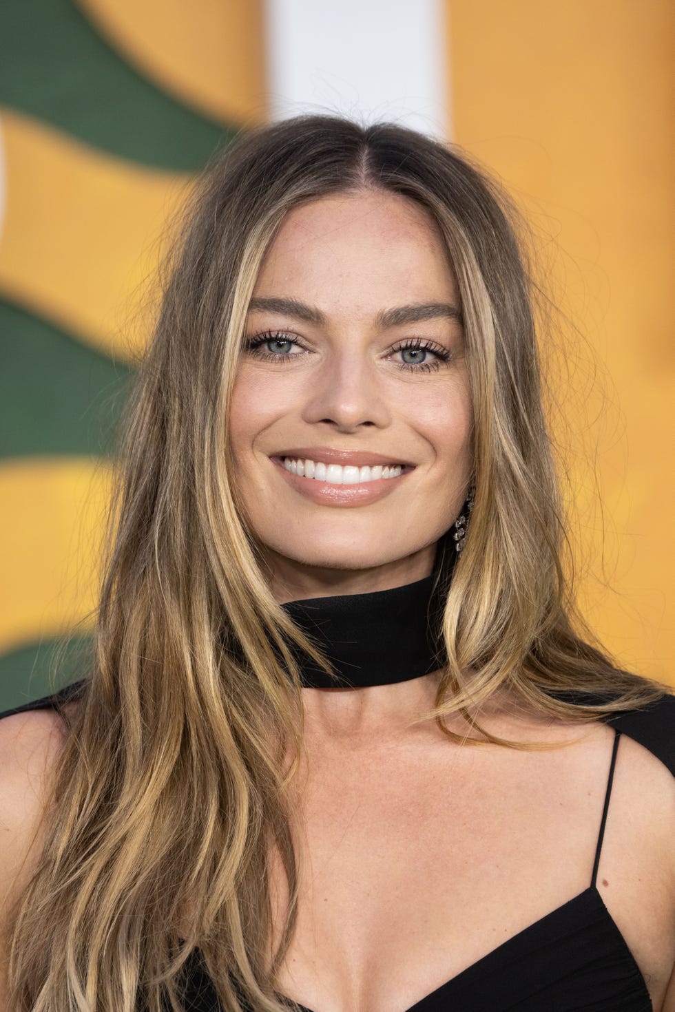 margot robbie hair makeup