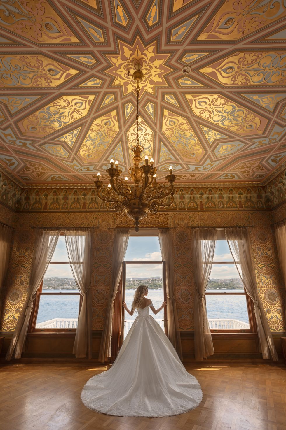 bride, rear view, wedding dress, palace, leaving