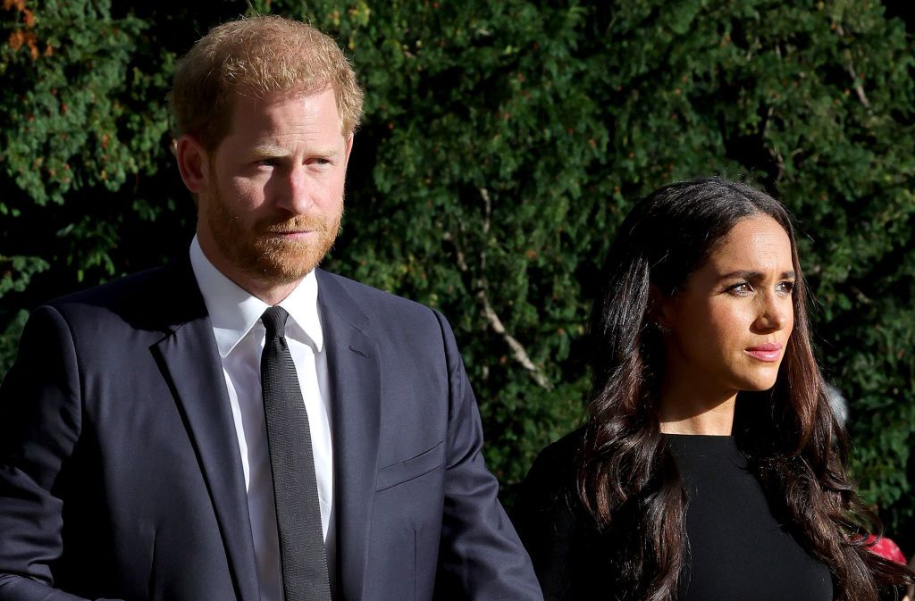 windsor, england   september 10 prince harry, duke of sussex, and meghan, duchess of sussex on the long walk at windsor castle arrive to view flowers and tributes to hm queen elizabeth on september 10, 2022 in windsor, england crowds have gathered and tributes left at the gates of windsor castle to queen elizabeth ii, who died at balmoral castle on 8 september, 2022 photo by chris jacksongetty images