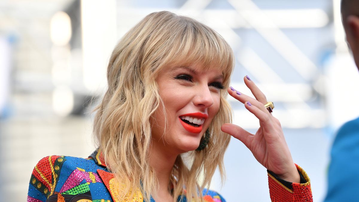 preview for Taylor Swift Postpones Tour!