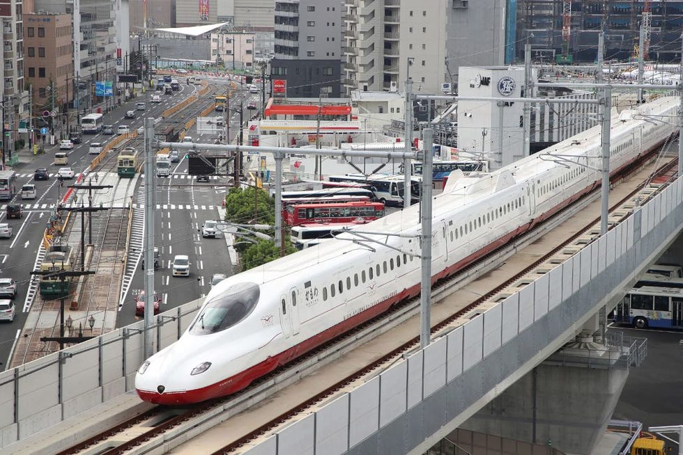 Treno a levitazione magnetica sfreccia a 600 km all'ora: è il più veloce al  mondo