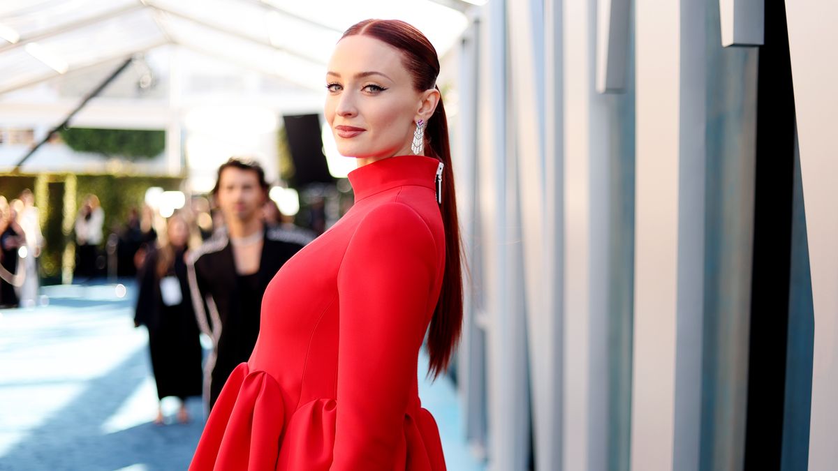 preview for Sophie Turner Plays Ask Me Anything: Celebrity Edition