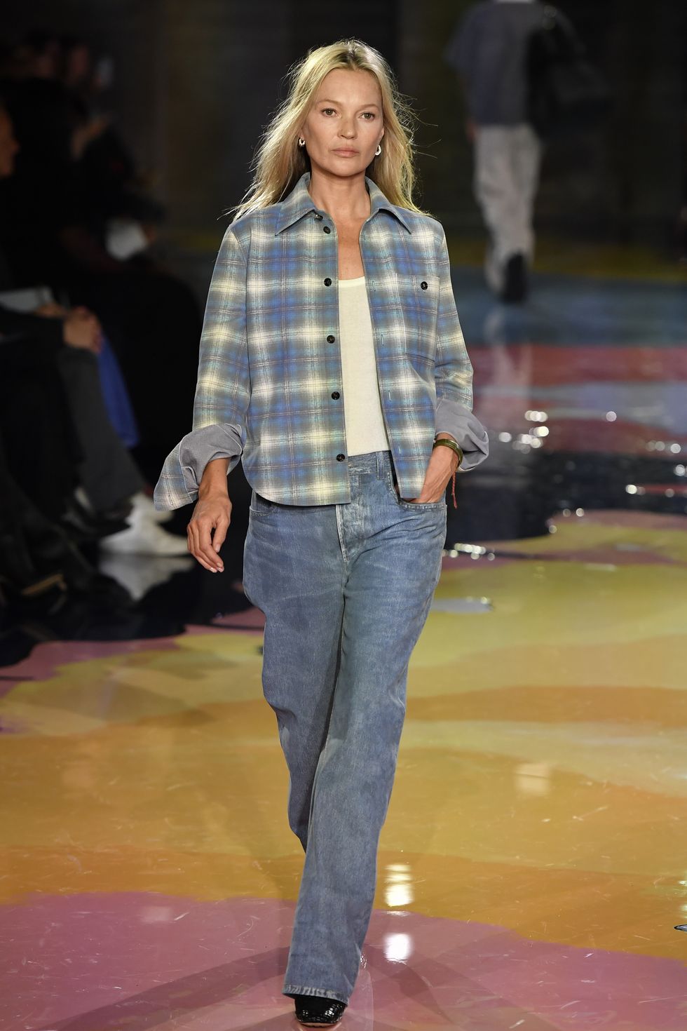 milan, italy septembre 24 kate moss walks the runway during the bottega veneta ready to wear springsummer 2023 fashion show as part of the milan fashion week on september 24, 2022 in milan, italy photo by victor virgilegamma rapho via getty images