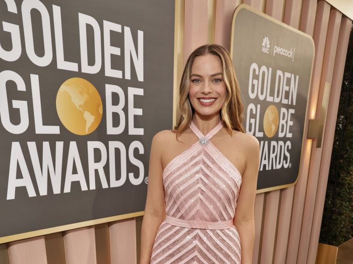 Margot Robbie Is Pretty in a Pink Custom Chanel Gown at the Golden