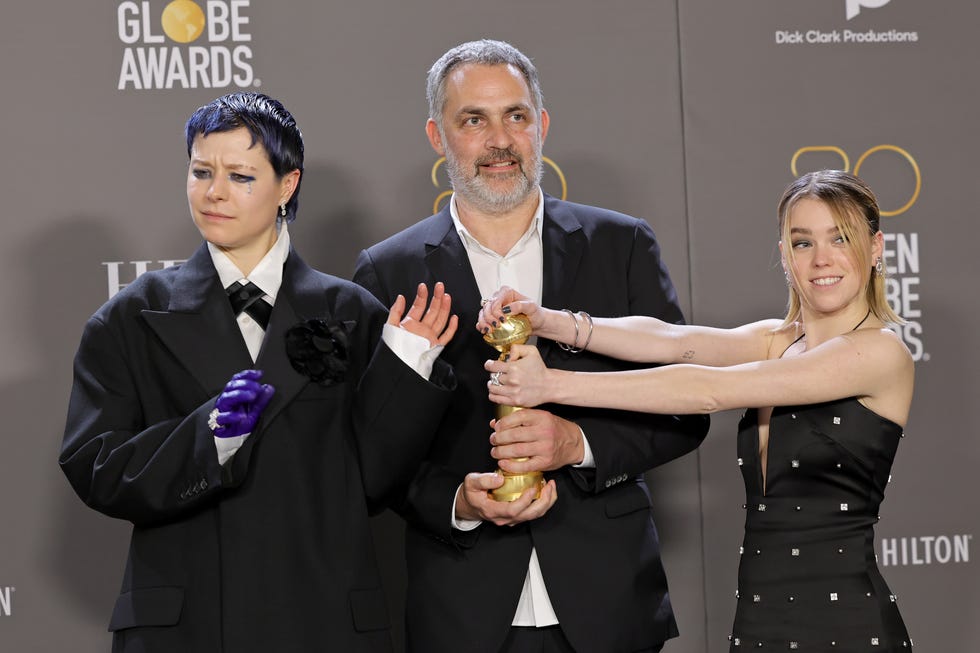 beverly hills, california january 10 l r emma darcy, miguel sapochnik, and milly alcock, winners of best drama series for house of the dragon, pose in the press room during the 80th annual golden globe awards at the beverly hilton on january 10, 2023 in beverly hills, california photo by amy sussmangetty images