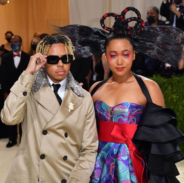 japanese tennis player naomi osaka r and us singer cordae arrive for the 2021 met gala at the metropolitan museum of art on september 13, 2021 in new york this years met gala has a distinctively youthful imprint, hosted by singer billie eilish, actor timothee chalamet, poet amanda gorman and tennis star naomi osaka, none of them older than 25 the 2021 theme is in america a lexicon of fashion photo by angela weiss afp photo by angela weissafp via getty images