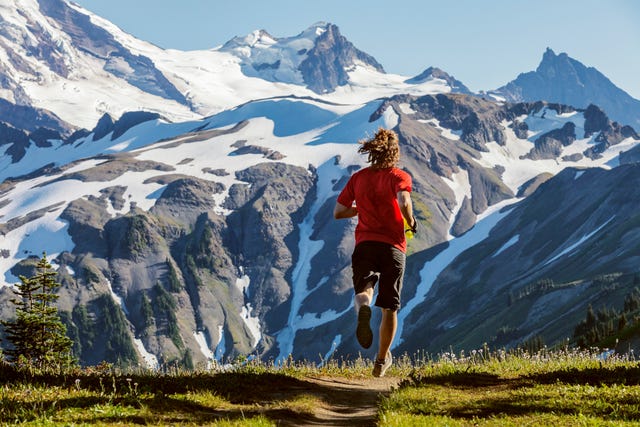 ridge running and single track trail running on skyline divide in the north cascades