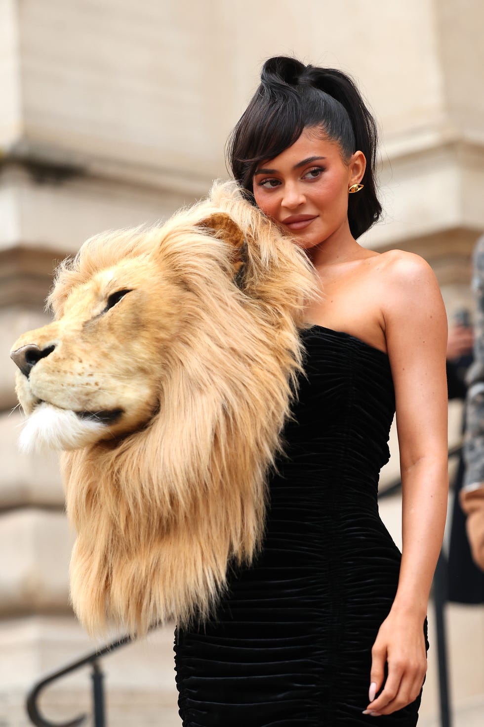 kylie jenner in her lion's head dress