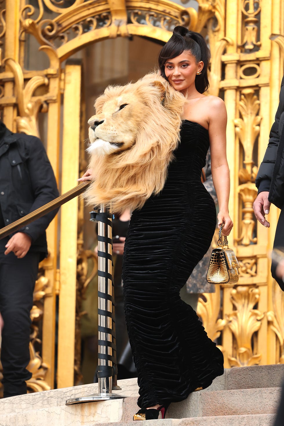 kylie jenner in her lion's head dress