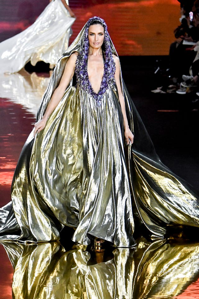 Stéphane Rolland's Gold Couture Finale Dress Went Viral