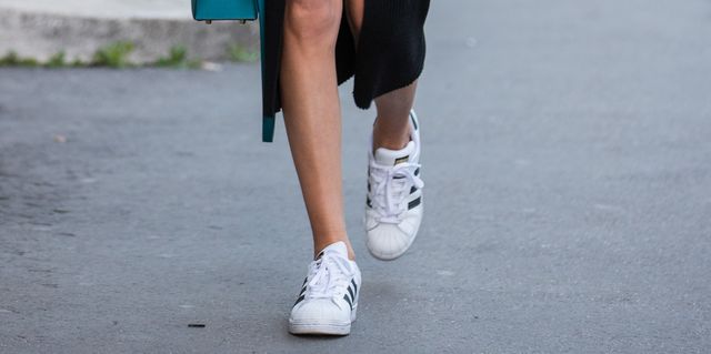 auditoría su Simpático Emoción: Las Adidas retro clásicas blancas cuestan 38 € en Amazon