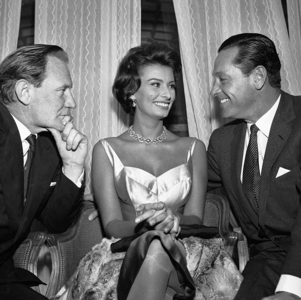actress sophia loren with trevor howard and william holden october 1957 photo by manchester mirrormirrorpix via getty images