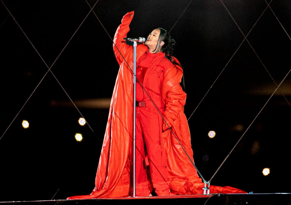 Rihanna Incinta Al Super Bowl 2023 Con Un Look Rosso 0710