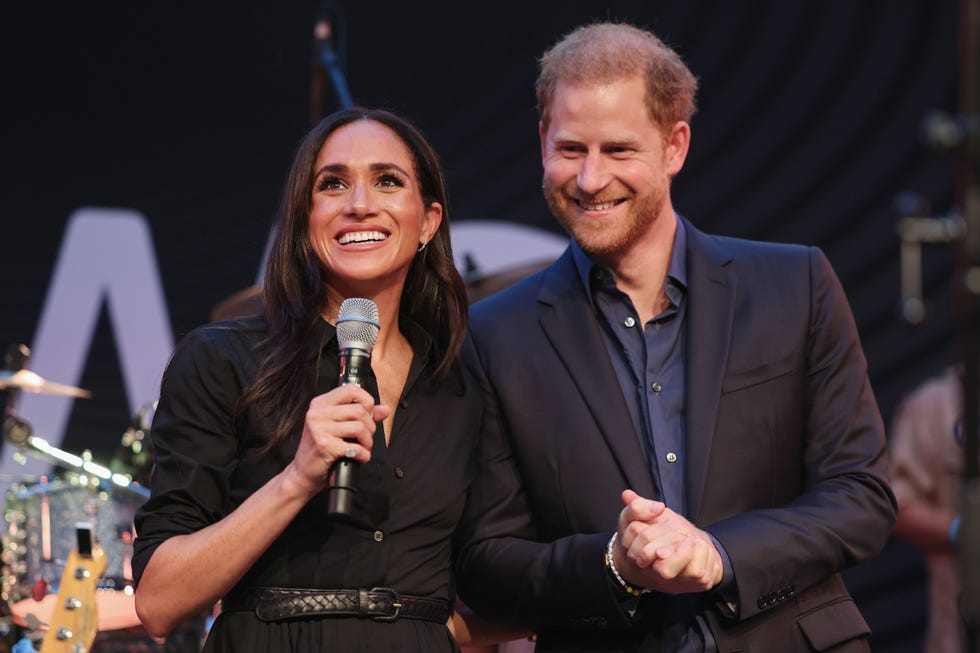 meghan and harry on stage