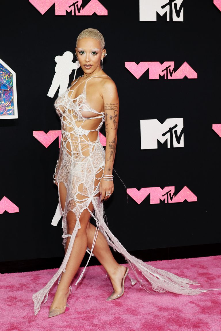 Doja Cat Wore a Lacy Cobweb Dress at the 2023 MTV VMAs