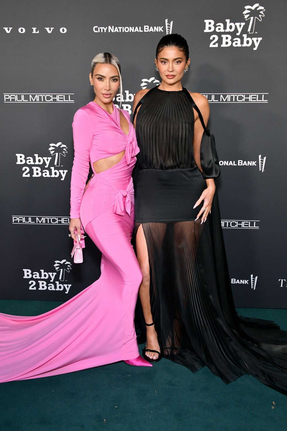 west hollywood, california november 12 l r kim kardashian and kylie jenner attend the 2022 baby2baby gala presented by paul mitchell at pacific design center on november 12, 2022 in west hollywood, california photo by araya dohenygetty images for baby2baby