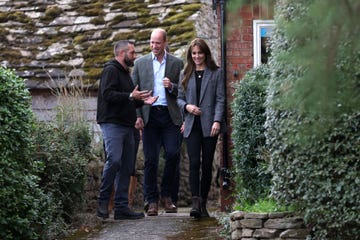 hereford, england september 14 prince william, prince of wales and catherine, princess of wales talk to sam stables l during their visit to we are farming minds charity at kings pitt farm on september 14, 2023 in hereford, england the prince and princess of wales have travelled to hereford to visit partners of the duchy of cornwall madley primary schools forest school and the we are farming minds charity photo by cameron smithgetty images