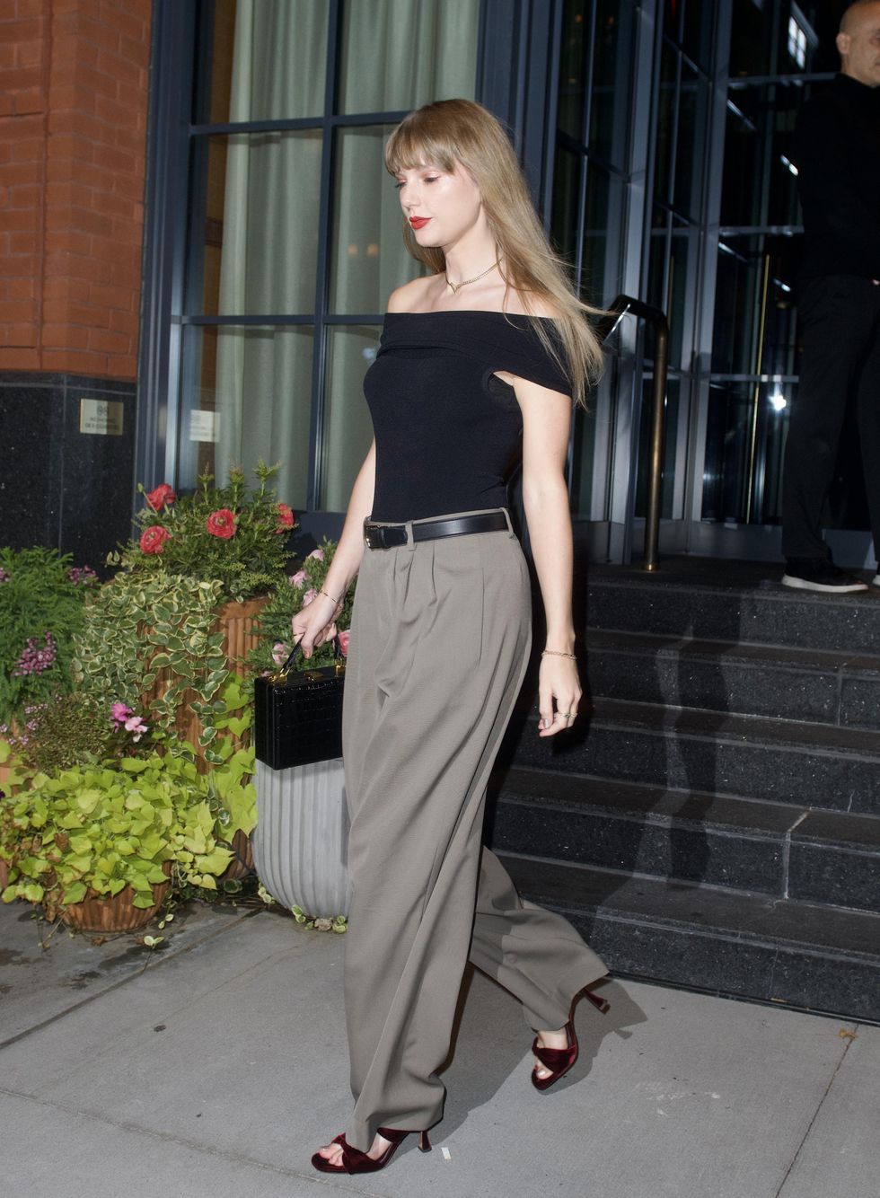 New York, New York, September 21. Taylor Swift is seen leaving the Barrière Fouquets Hotel on September 21, 2023 in New York. New York photo by Megagc Images