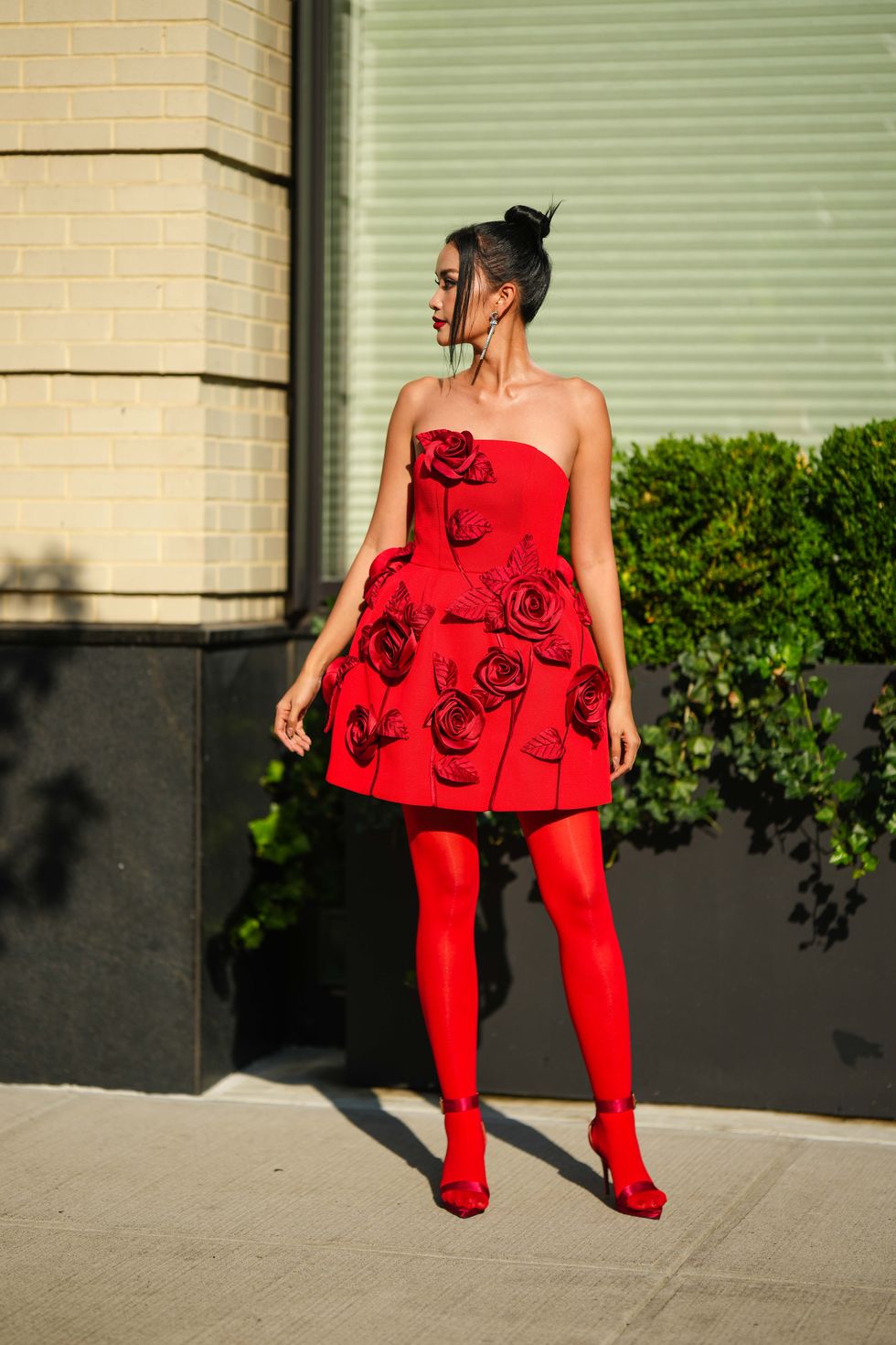 Medias rojas: así se lleva el accesorio inesperado, de moda este otoño  entre las estilistas