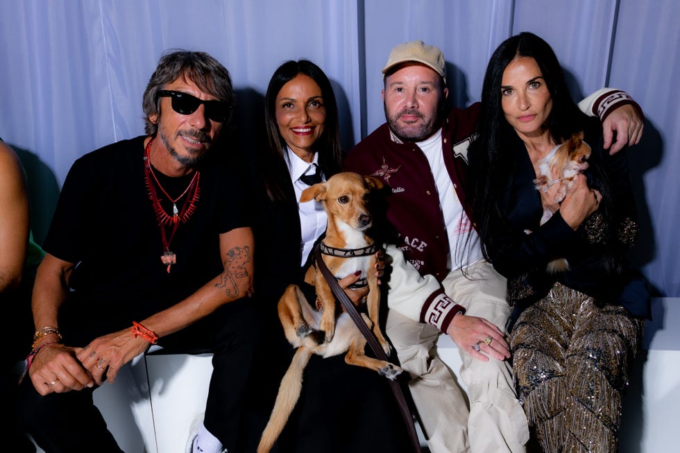 Pierpaolo Piccioli, Simone Caggia, Miranda the Dog, Kim Jones and Demi Moore attend the Versace Spring 2024 fashion show, September 22, 2023, Milan, Italy, photo: Swan Galletwwd, Getty Images