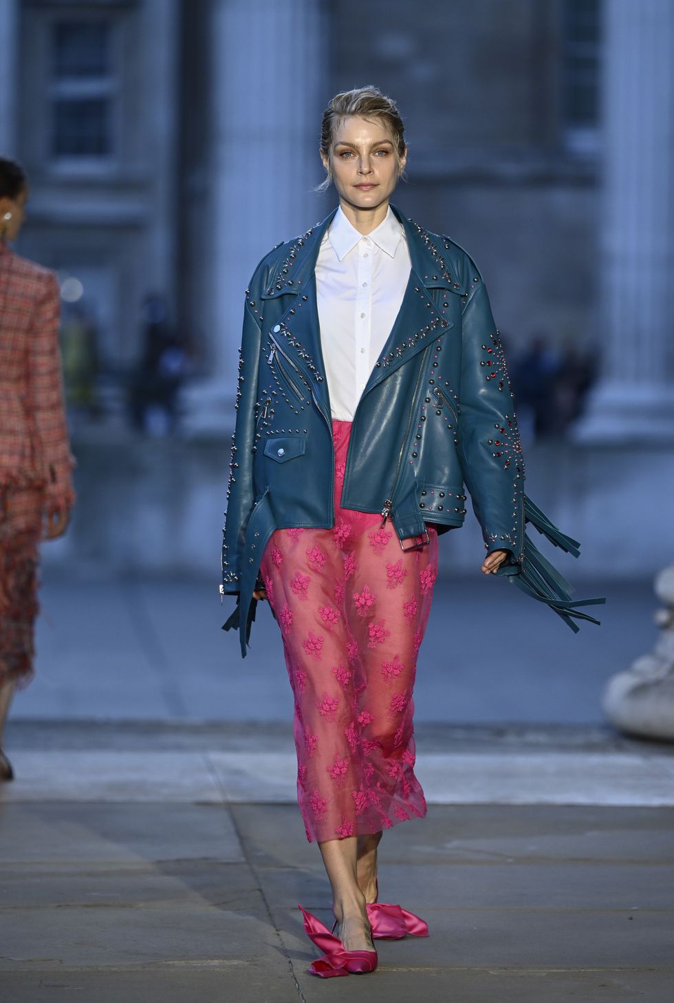 london, england september 17 jessica stam walks the runway at the erdem show during london fashion week september 2023 at the british museum on september 17, 2023 in london, england photo by gareth cattermolebfcgetty images