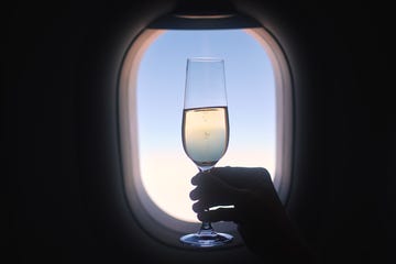 should you drink on a plane