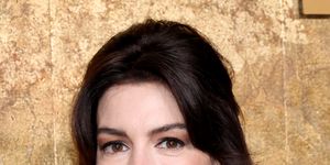 anne hathaway bedhead hair crimped style