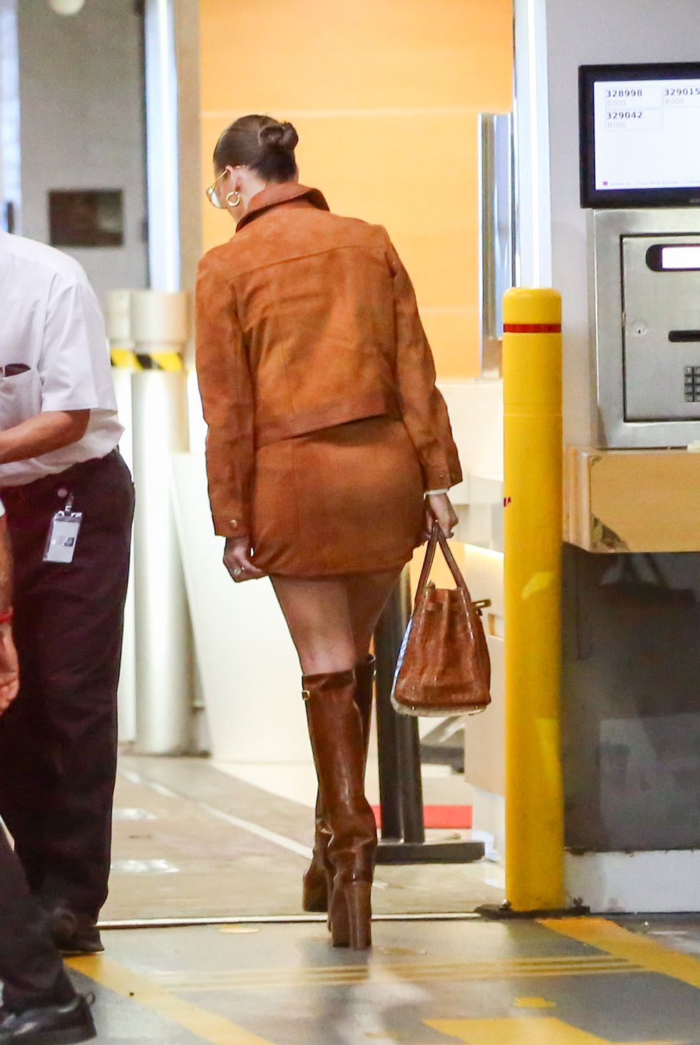 los angeles, ca october 04 jennifer lopez is seen on october 04, 2023 in los angeles, california photo by thecelebrityfinderbauer griffingc images