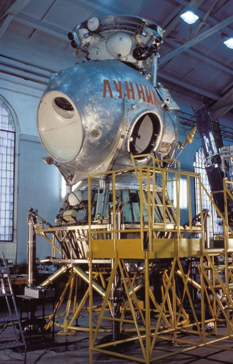 Lunik 1 manned lunar landing module, it was intended to operate in conjunction with the zond 9 spacecraft in 1971.