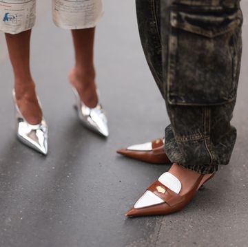 los zapatos que aman las francesas porque alargan las piernas y hacen que los pantalones sienten mejor