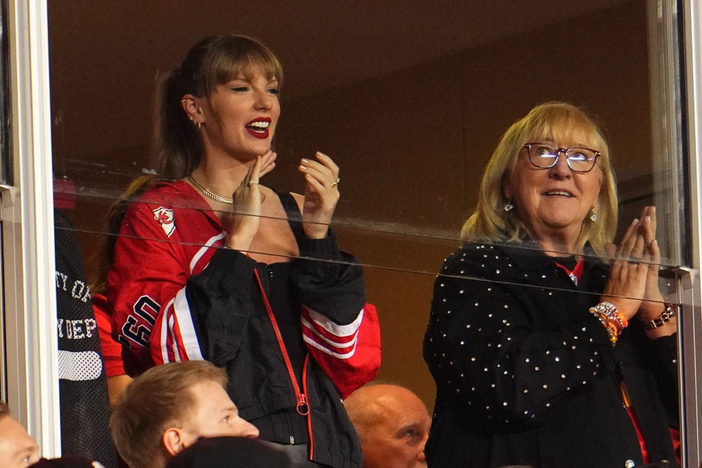 Taylor Swift and Brittany Mahomes Were 'Laughing All Night' at Dinner