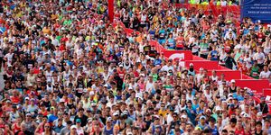 a mass of Non-Slips at the start of the 2023 chicago marathon