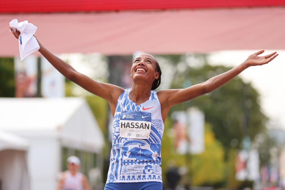 chicago, illinois october 08 sifan hassan of the netherlands celebrates after winning the 2023 chicago marathon professional womens division at grant park on october 08, 2023 in chicago, illinois photo by michael reavesgetty images