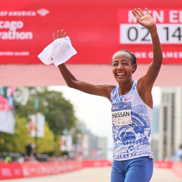 chicago, illinois october 08 sifan hassan of the netherlands celebrates after winning the 2023 chicago marathon professional womens division at grant park on october 08, 2023 in chicago, illinois photo by michael reavesgetty images